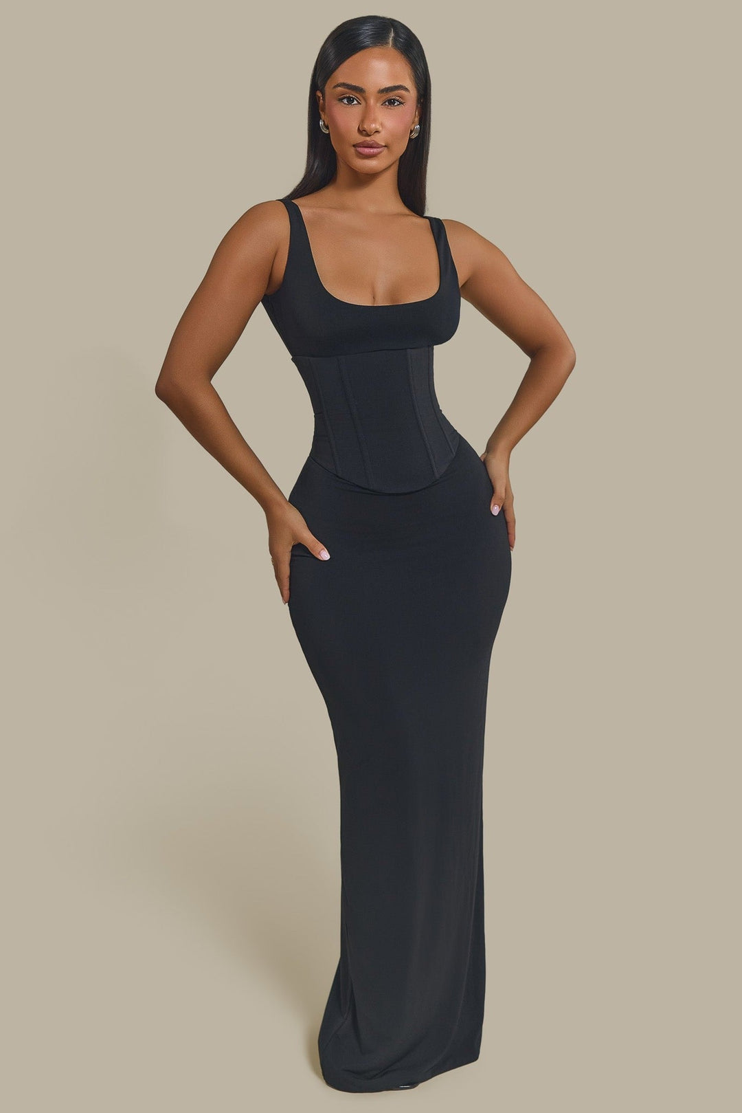 Vestido largo negro ajustado